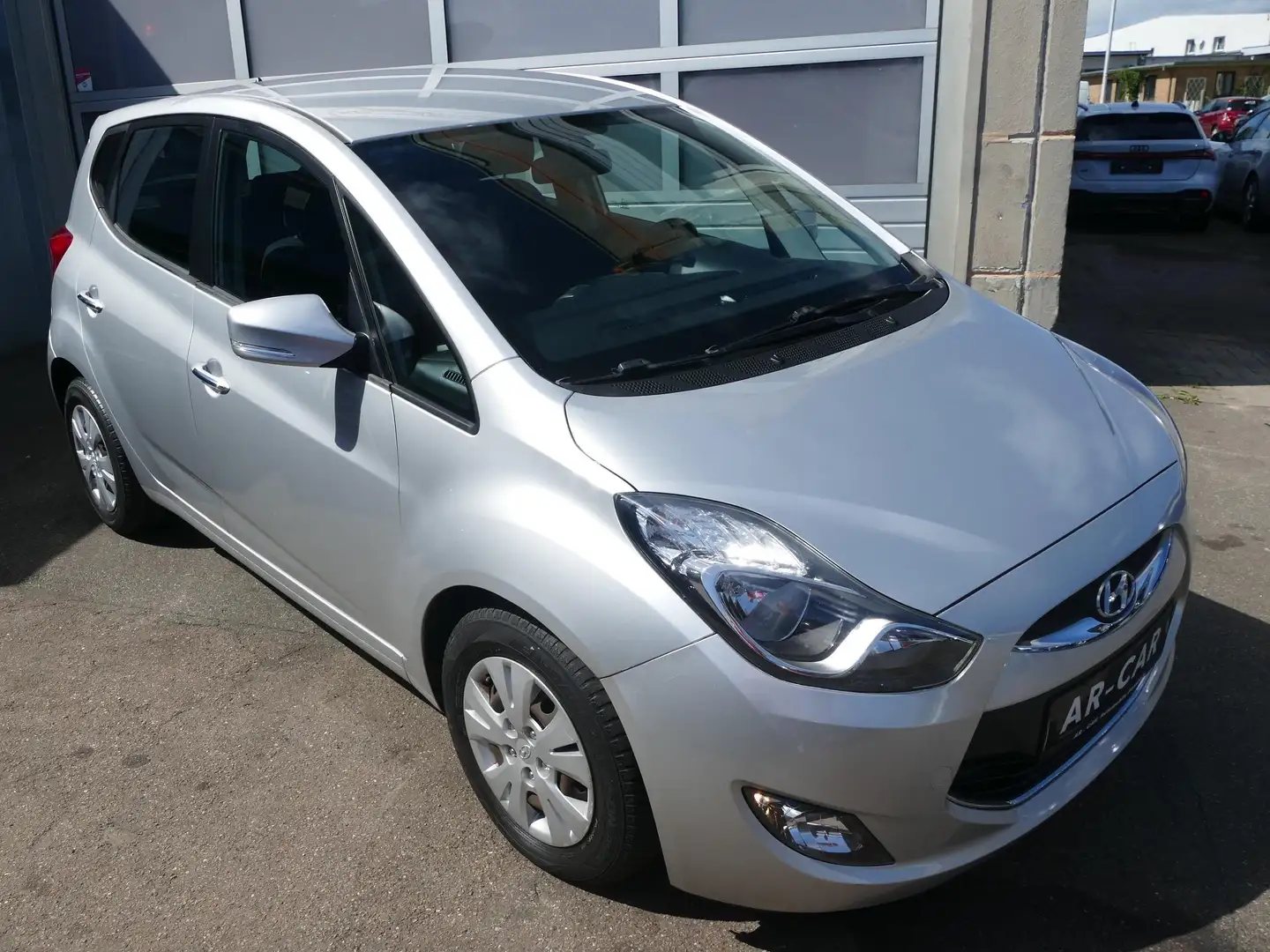 Hyundai iX20 ix20 1.4 Classic Klimaautomatik Sitzhei HU/AU NEU Silber - 2
