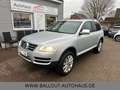 Volkswagen Touareg 3.2 V6*KLIMA*GSD*TEMPO*LEDER*TÜV 01/2026 Silber - thumbnail 2