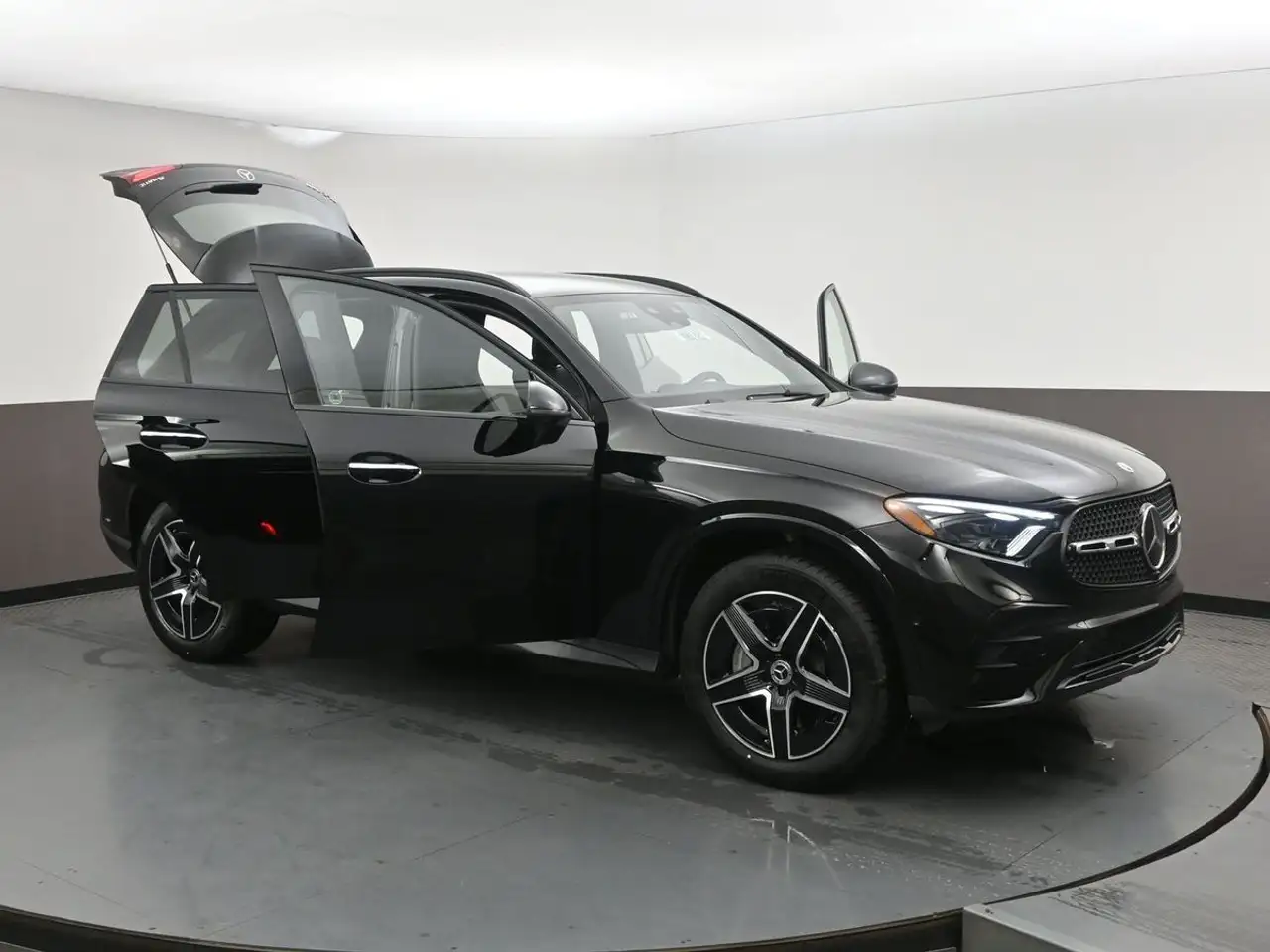 Mercedes-Benz GLC снимка Mercedes-Benz GLC
