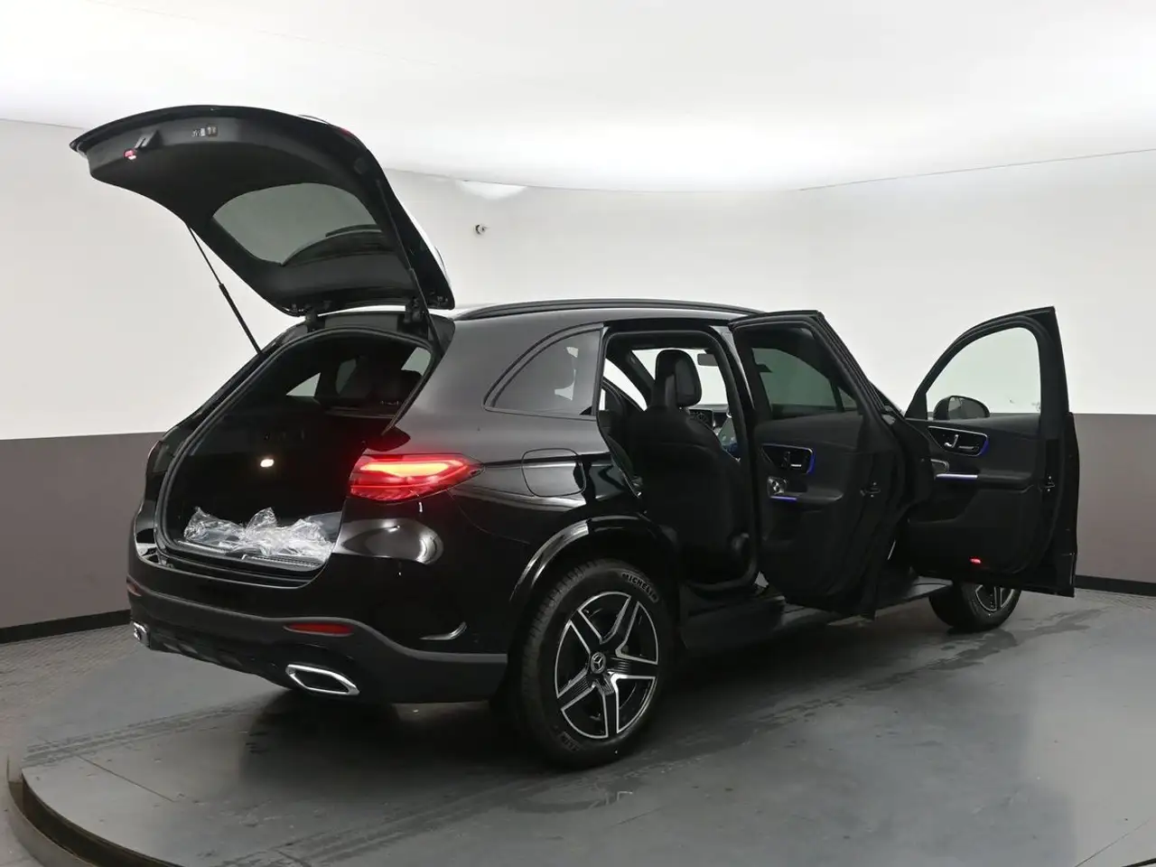 Mercedes-Benz GLC снимка Mercedes-Benz GLC