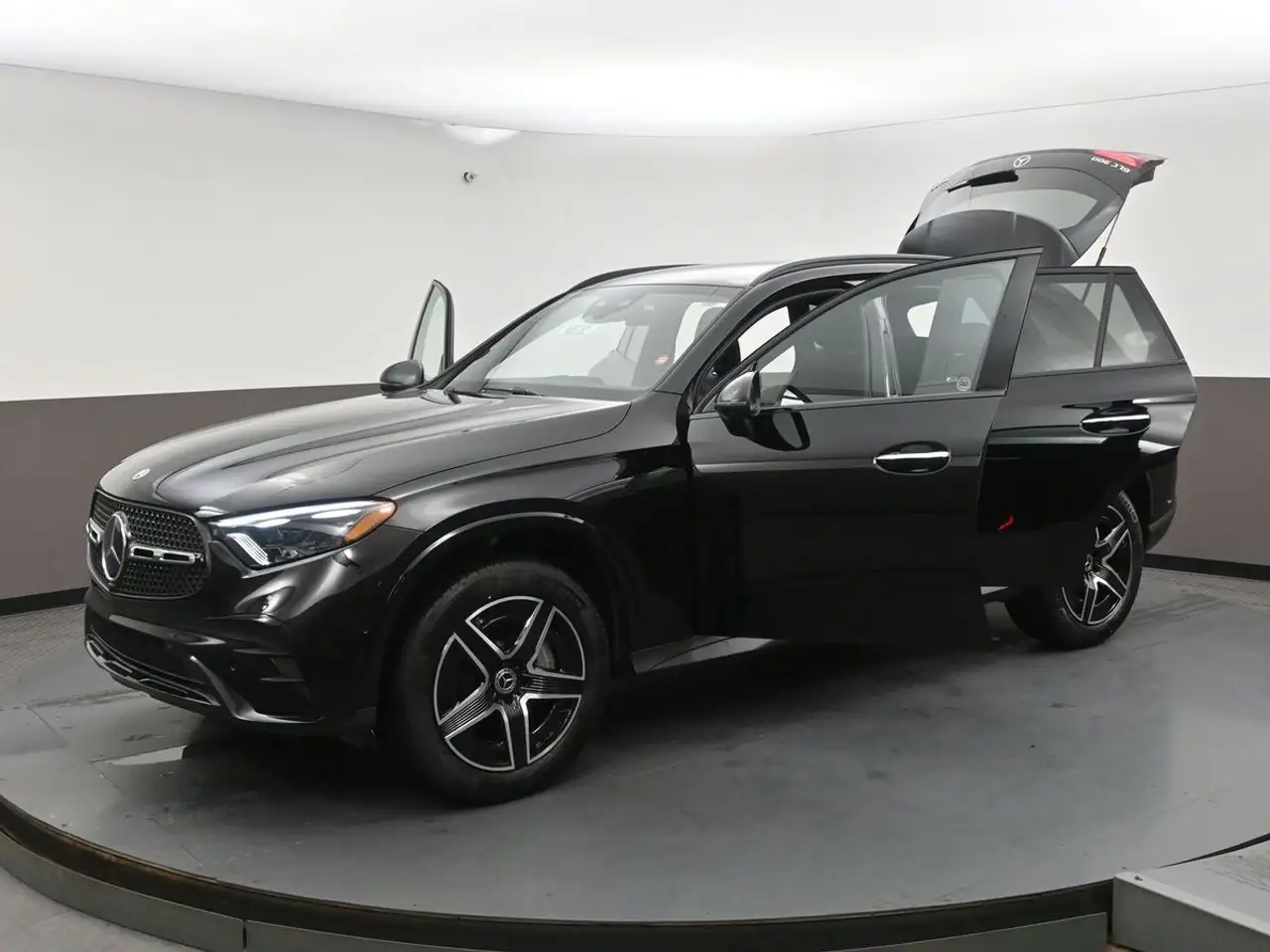 Mercedes-Benz GLC снимка Mercedes-Benz GLC