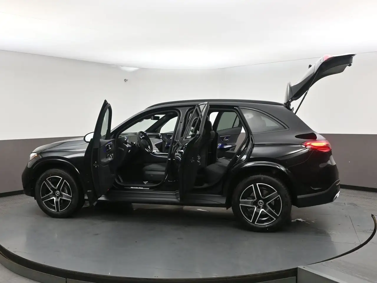 Mercedes-Benz GLC снимка Mercedes-Benz GLC