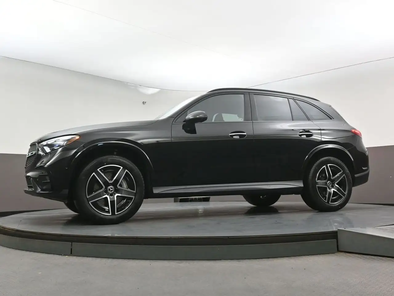 Mercedes-Benz GLC снимка Mercedes-Benz GLC