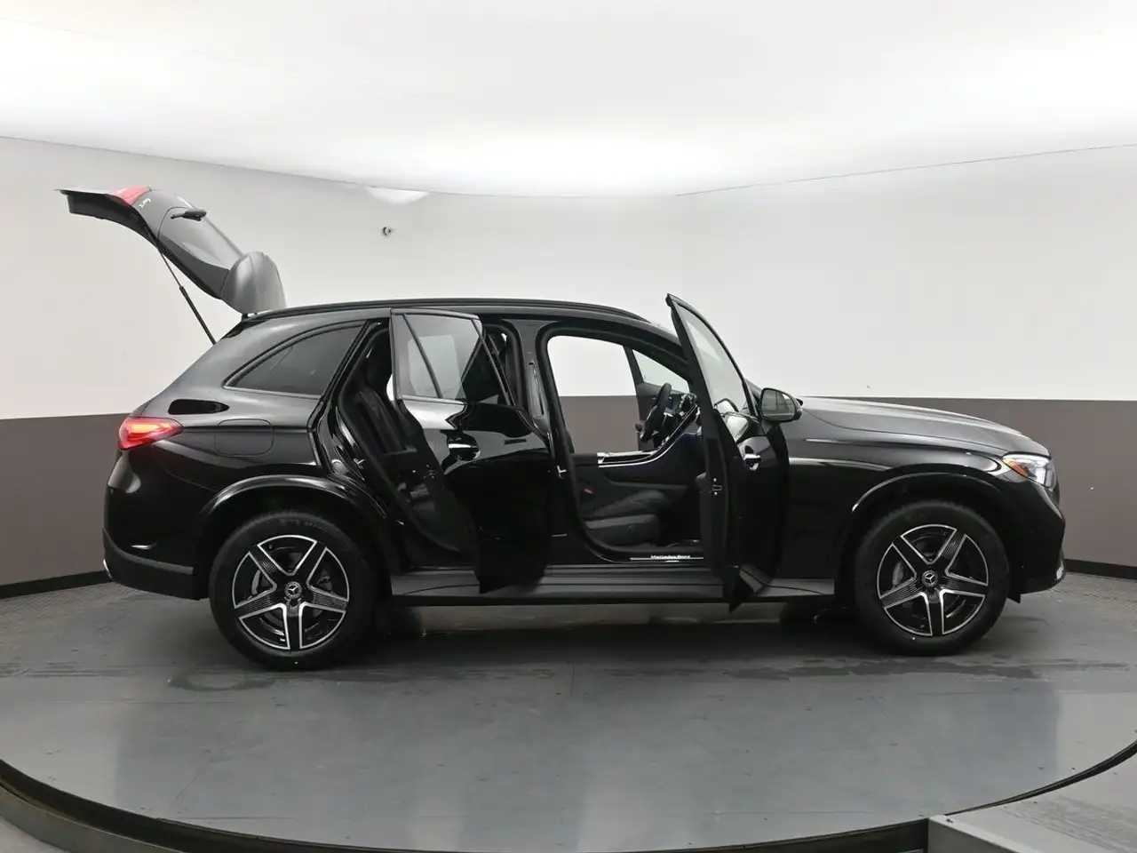 Mercedes-Benz GLC снимка Mercedes-Benz GLC