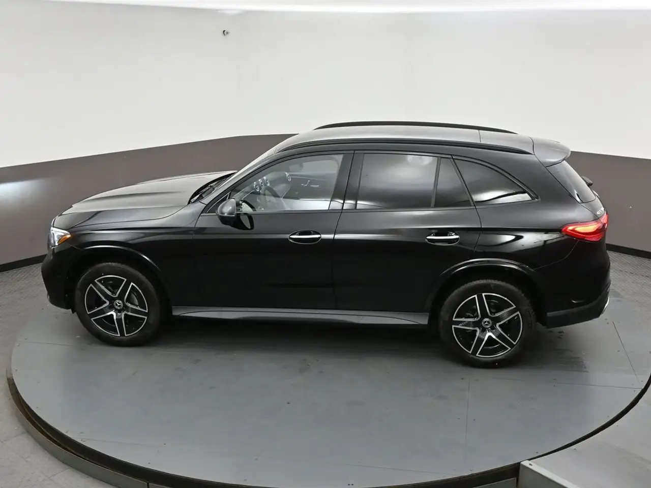 Mercedes-Benz GLC снимка Mercedes-Benz GLC