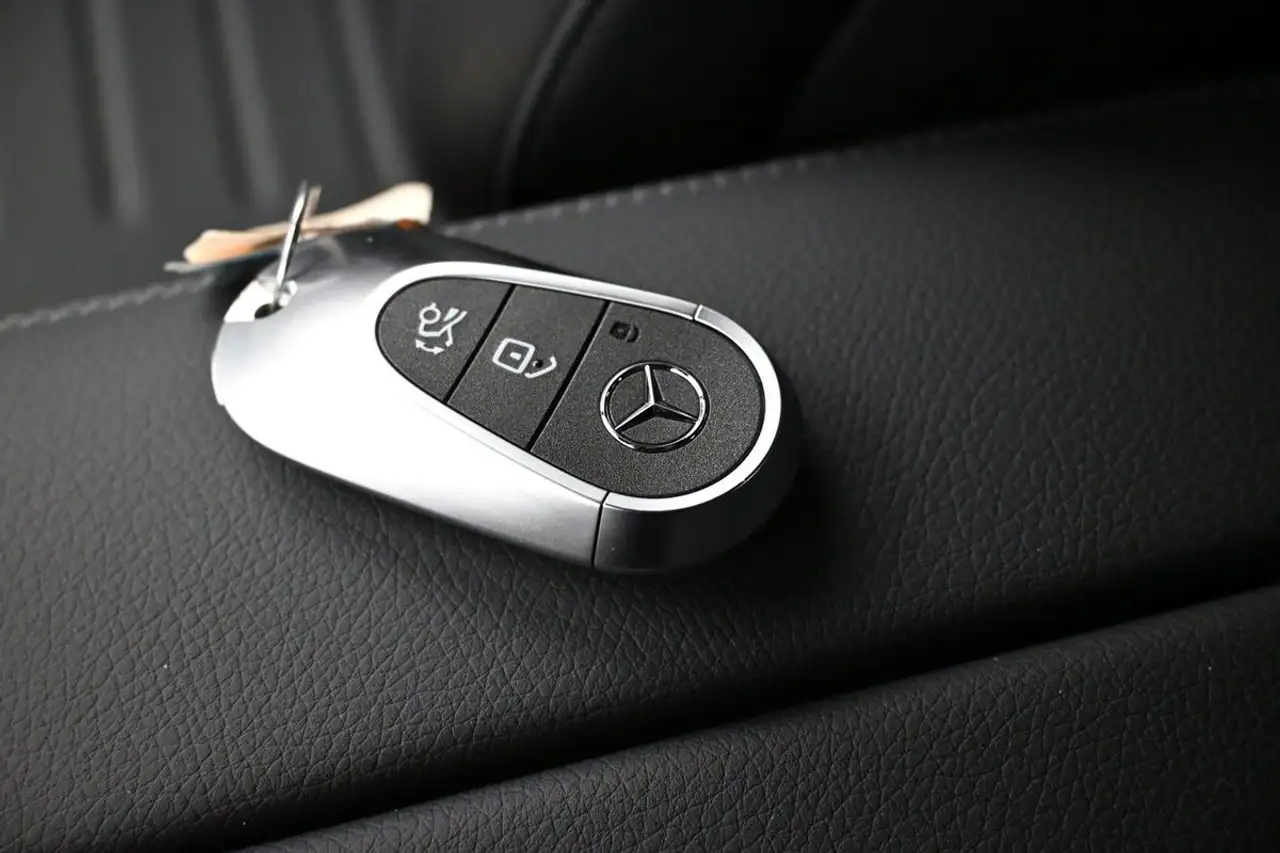 Mercedes-Benz GLC снимка Mercedes-Benz GLC