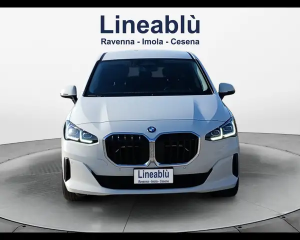BMW 2 Series view 8
