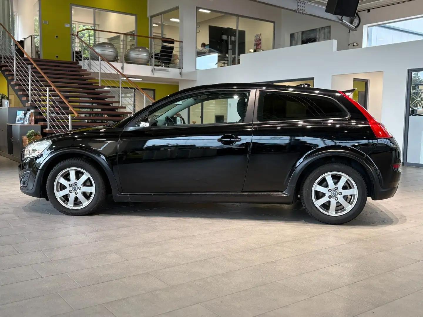 Volvo C30 D3 Momentum Business Paket*Bluetooth*SHZ* Schwarz - 2