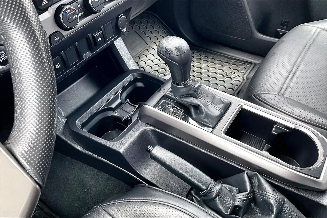 Toyota Tacoma снимка Toyota Tacoma