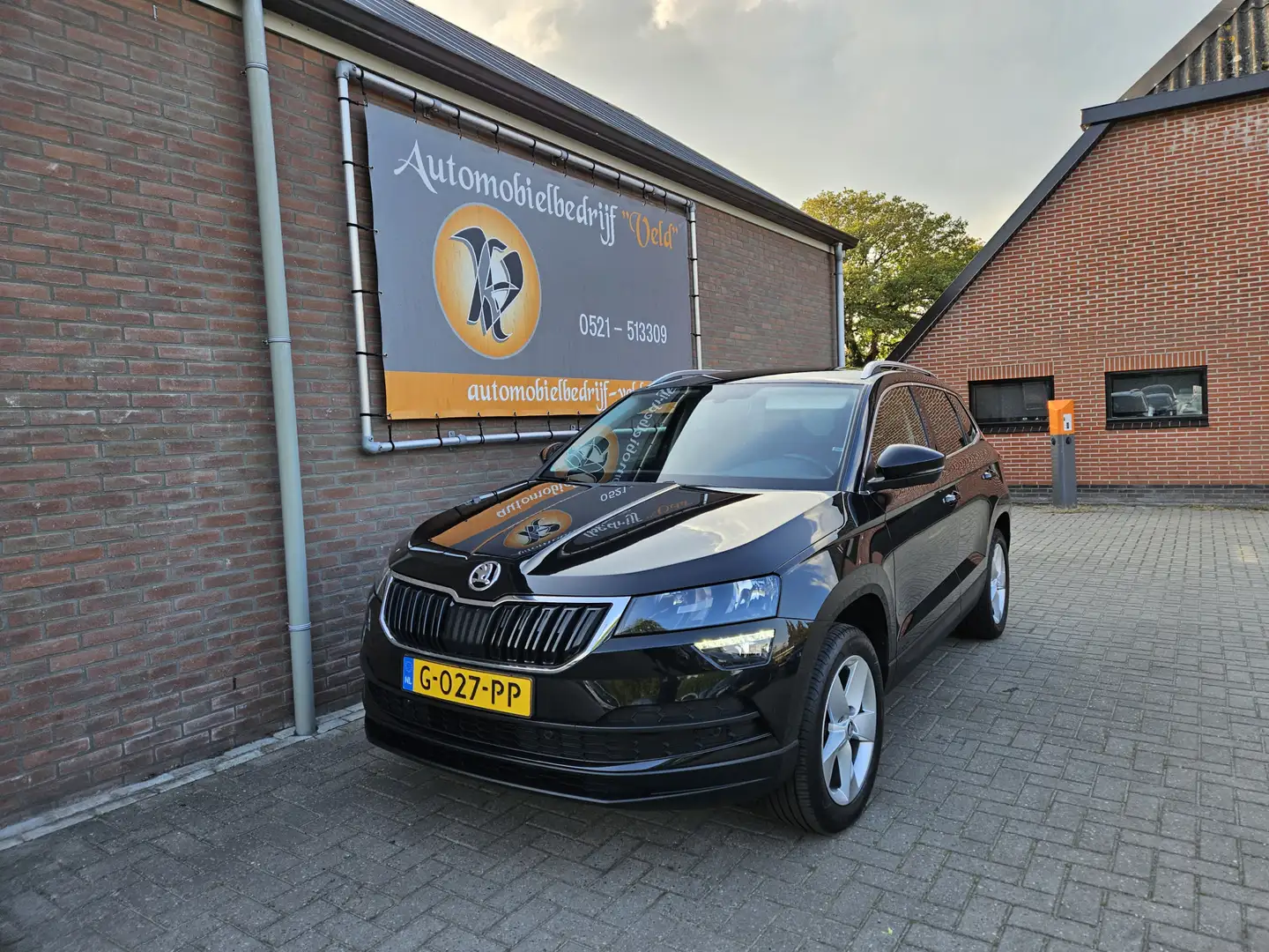 Skoda Karoq 1.0 TSI Ambition Business Zwart - 1