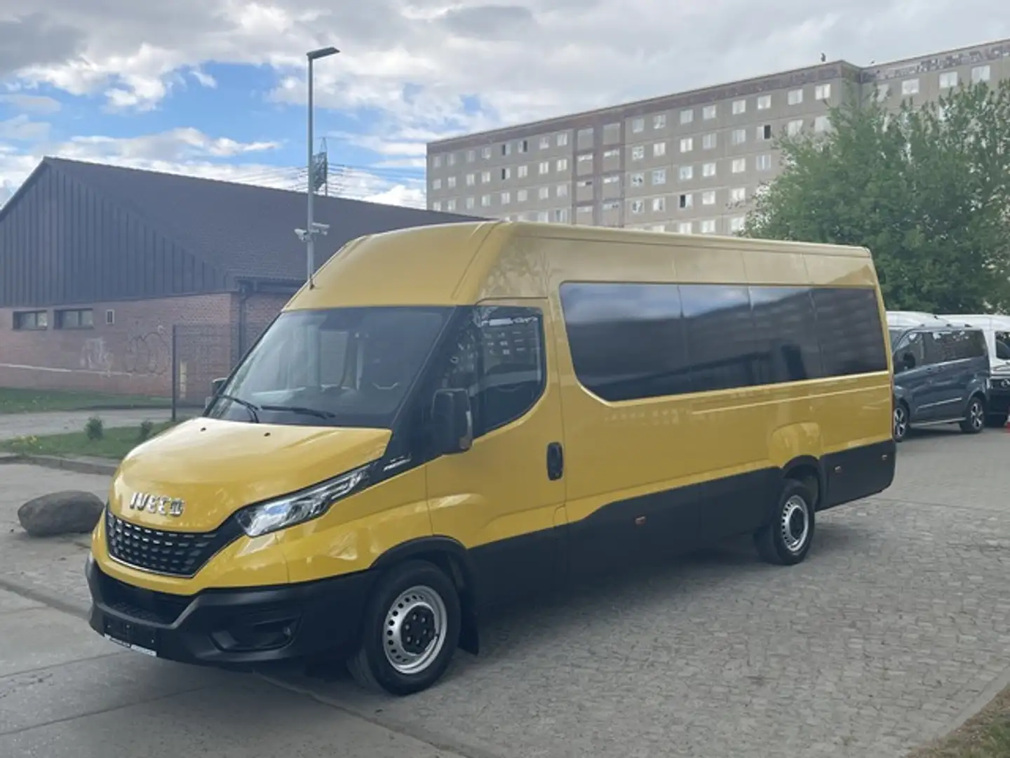 Iveco Daily 35 S 16 Hi-Matic Maxi WEBASTO*KLIMA*AHK Žlutá - 1