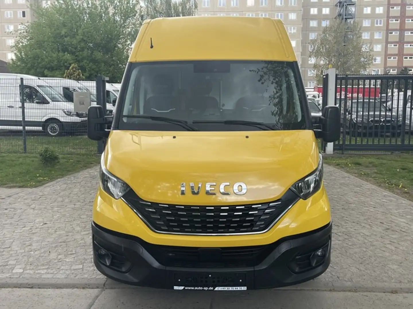 Iveco Daily 35 S 16 Hi-Matic Maxi WEBASTO*KLIMA*AHK Gelb - 2