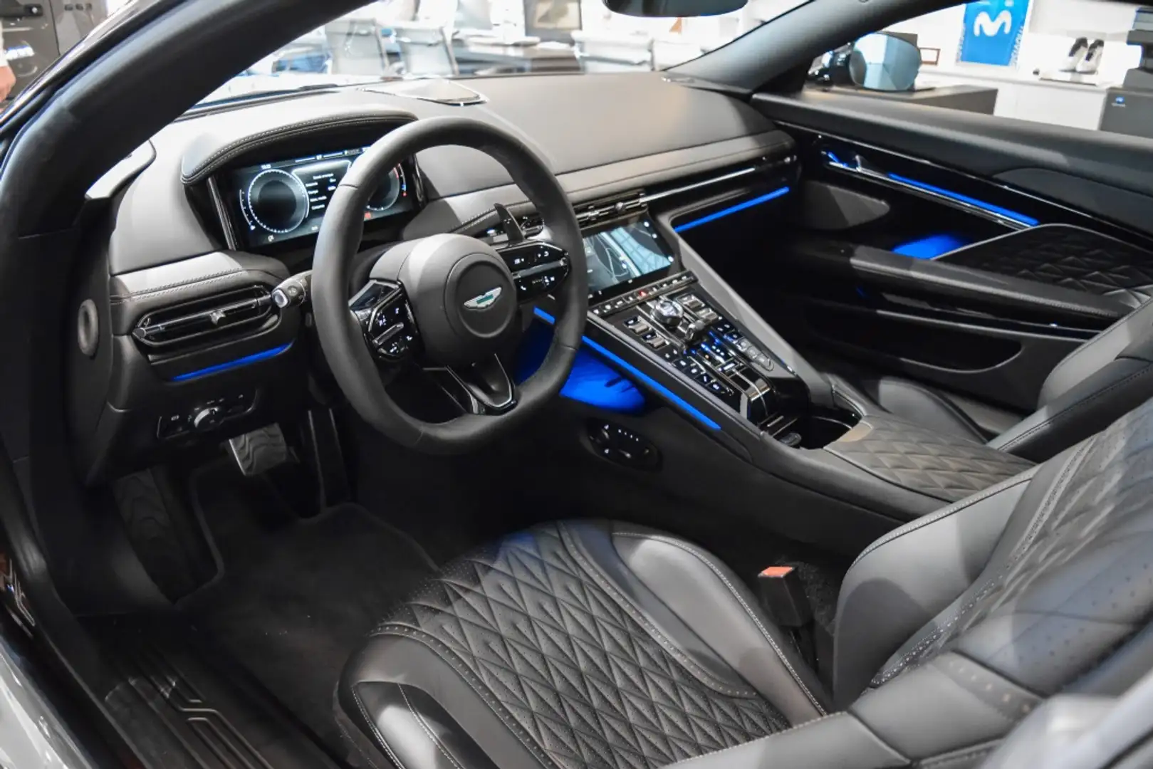 Aston Martin DB12 4.0 V8 Plateado - 2