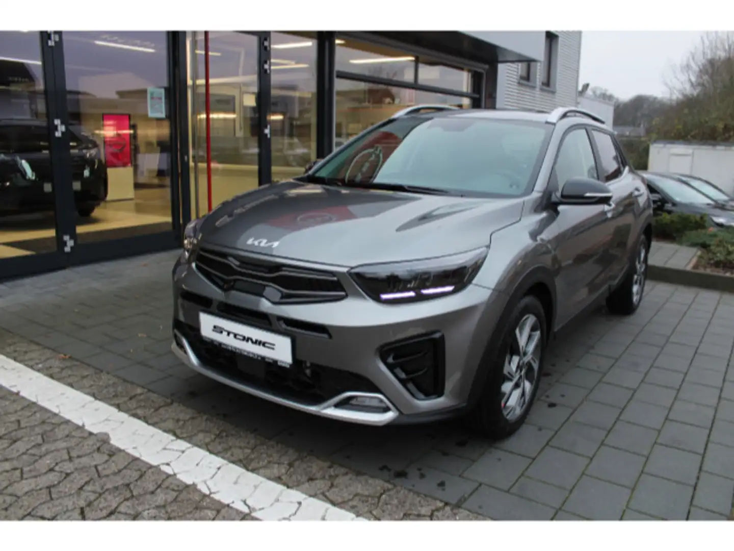 Kia Stonic 1.0 T-GDI 100 48V DCT7 GT-line Tech GD Šedá - 2