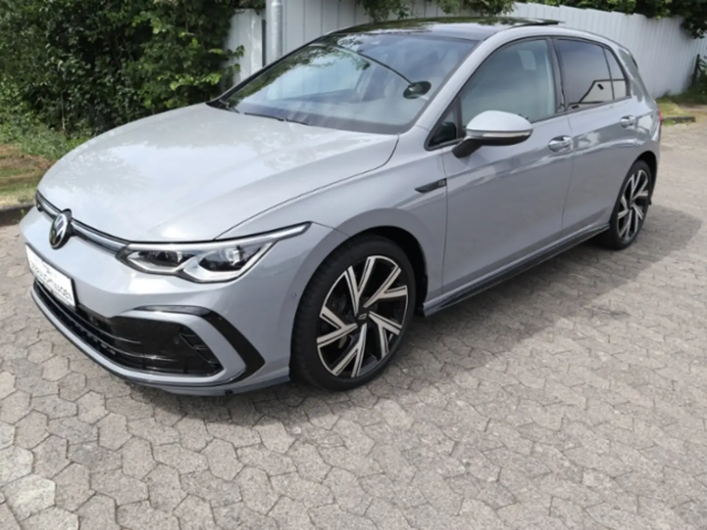 Volkswagen Golf VIII R-Line 1.5 TSI DCC/STANDHZG Gris - 2