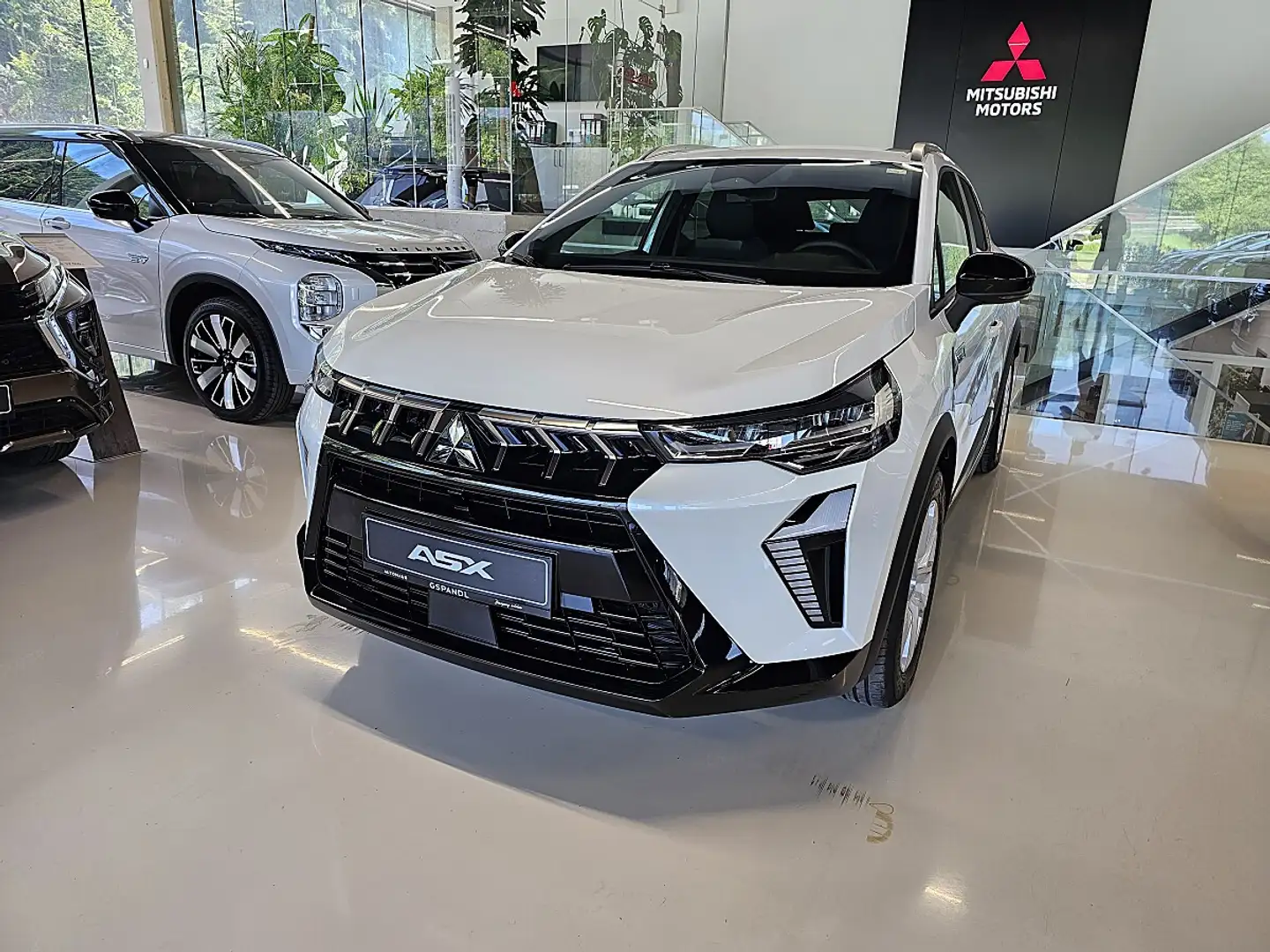 Mitsubishi ASX 1,8 HEV Invite S+C AT 26 Weiß - 1