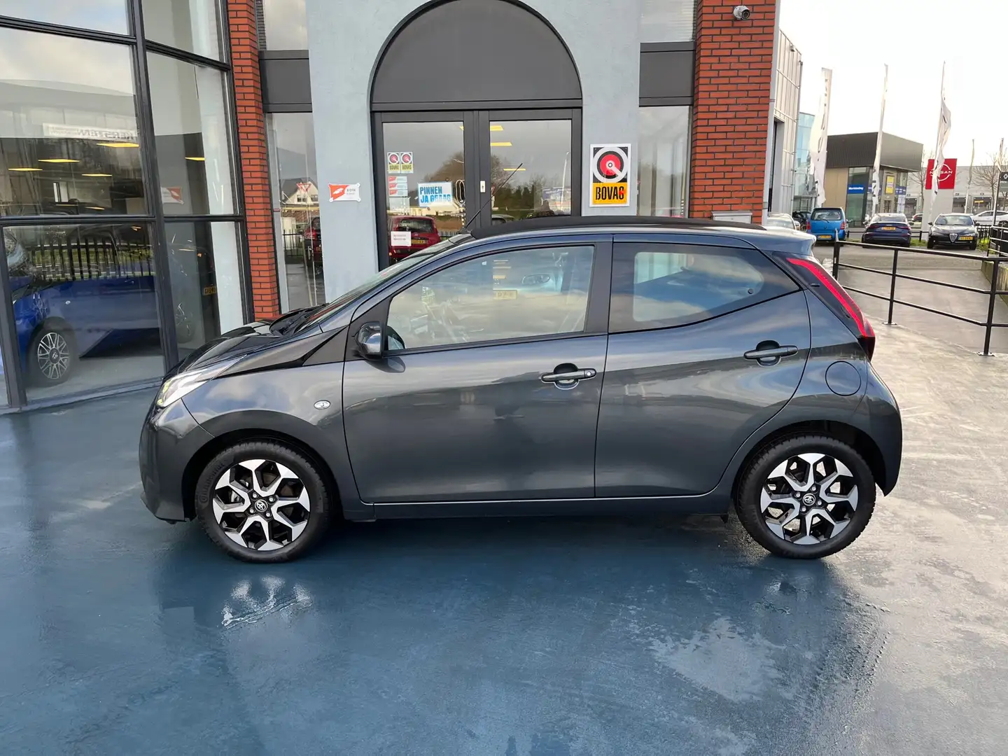 Toyota Aygo 1.0 VVT-i x-clusiv LMV CLIMA AUTOMAAT Gris - 2