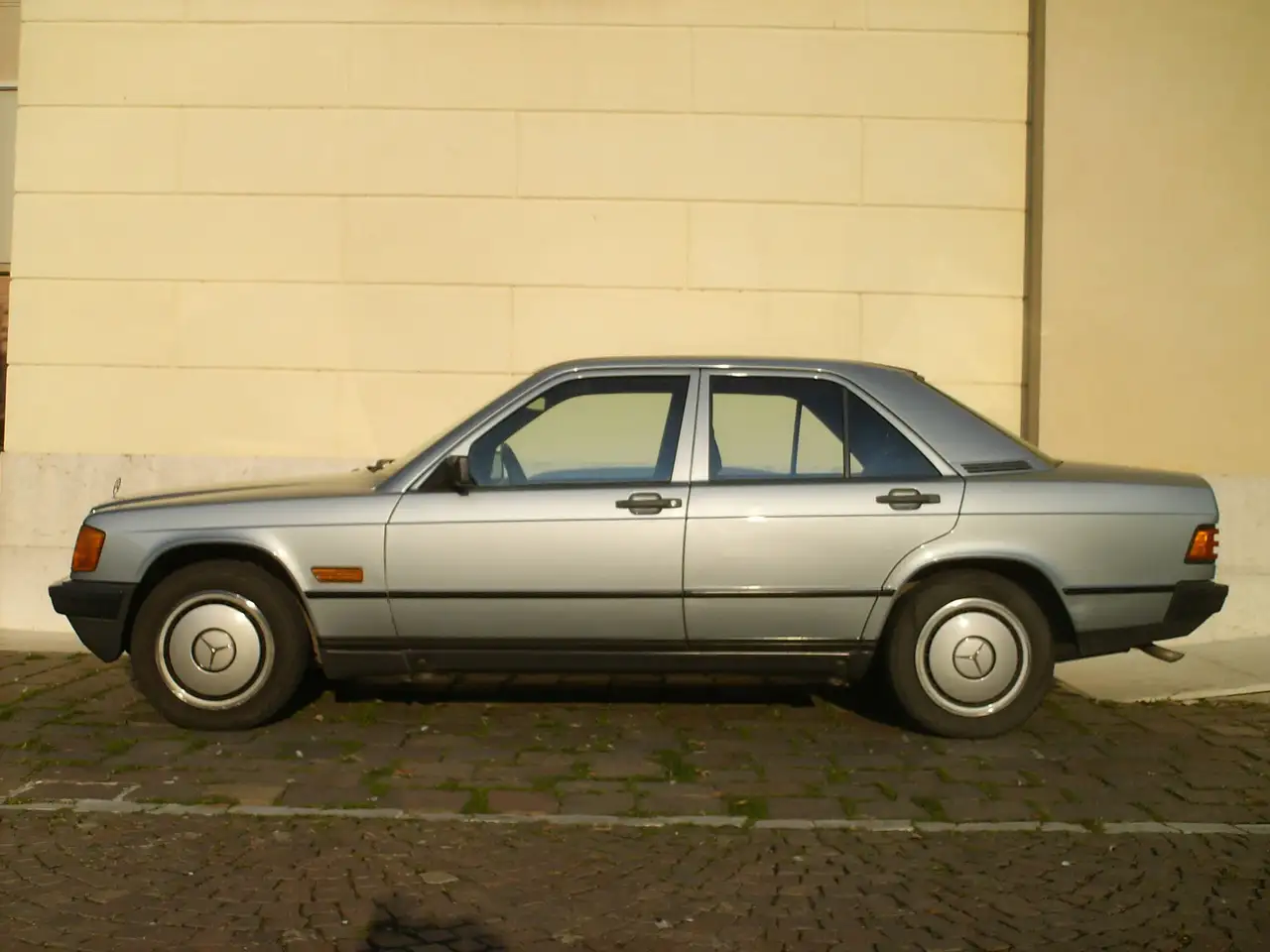 Mercedes-Benz 190 2.0 E 122cv, foto 2