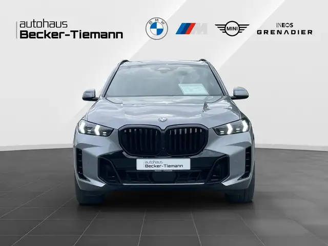 BMW X5 view 2