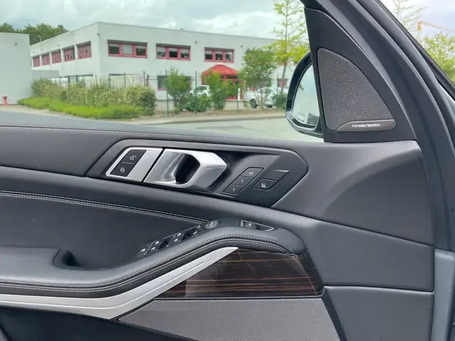 BMW X5 view 15
