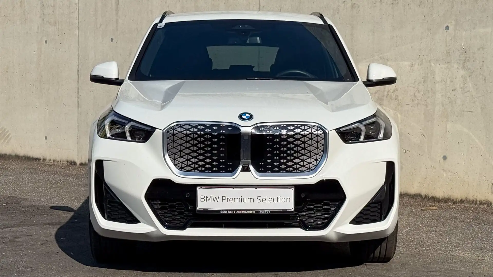 BMW iX1 eDrive20 M-Sportpaket Weiß - 2