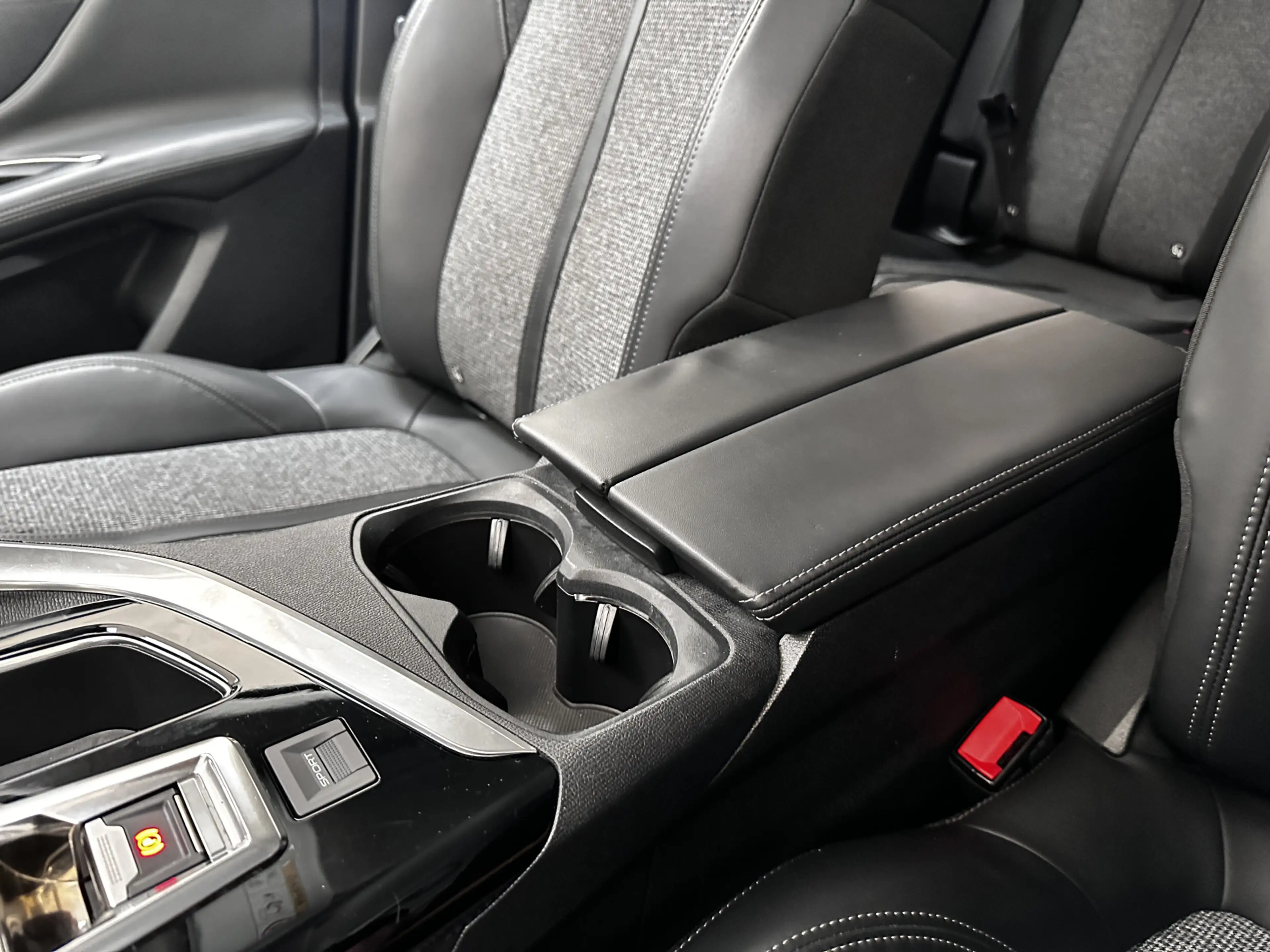 Peugeot 3008 1.6 e-THP Allure/ Trekhaak/ Virtual Cockpit/ Half- — photo 35