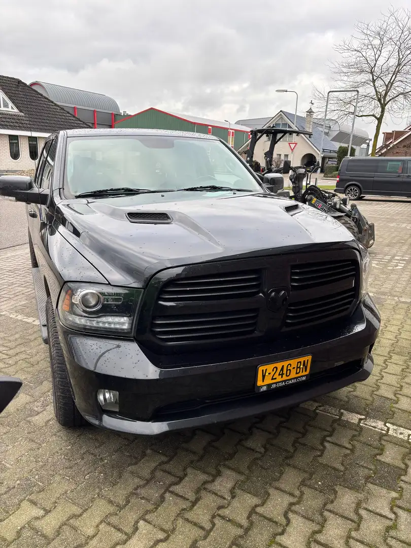 Dodge RAM Negro - 1