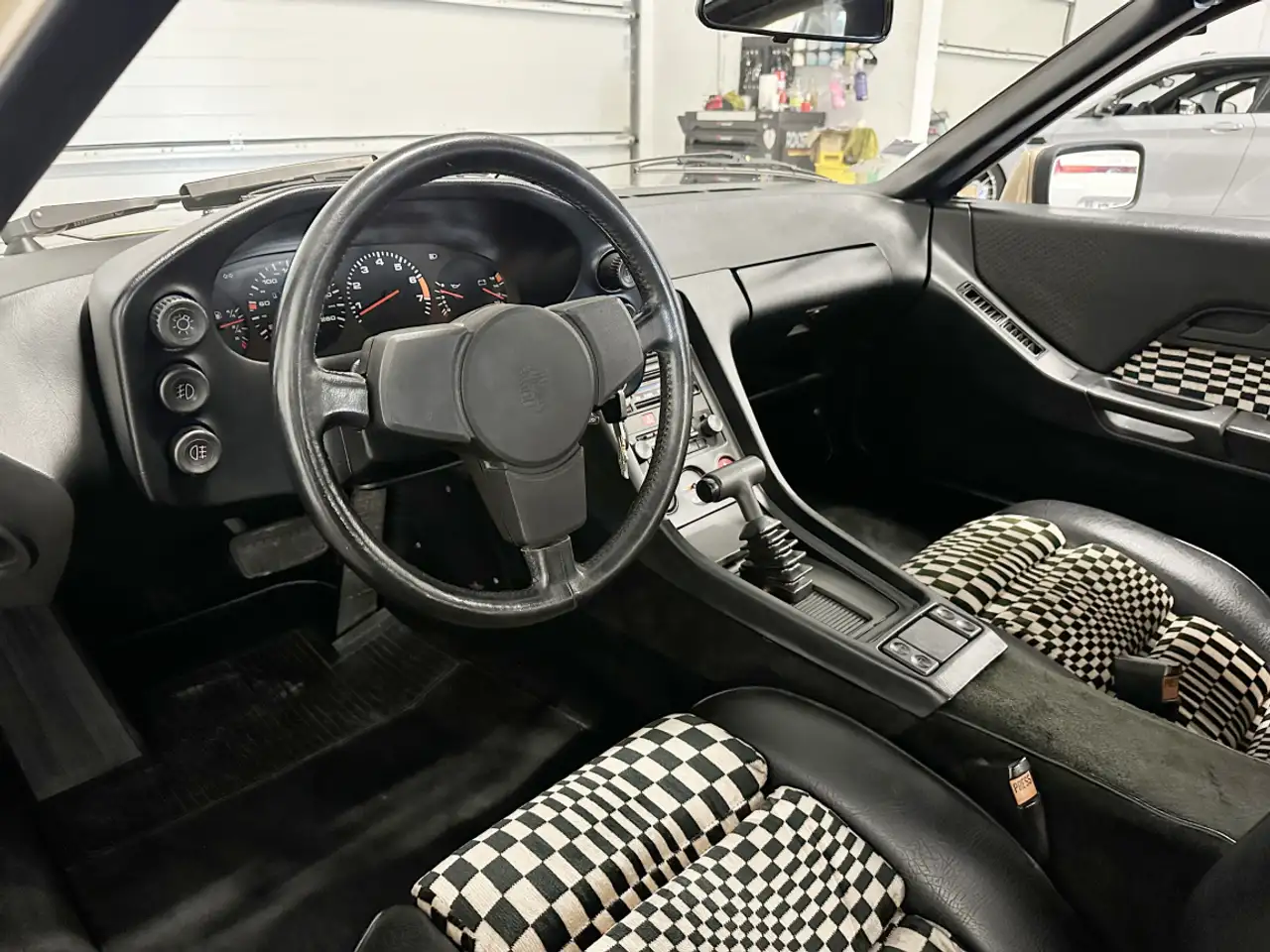 Porsche 928 V8 4.5 240ch BVA3, foto 9