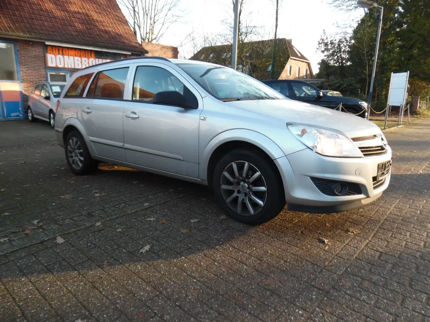 Opel Astra H Caravan Edition Silber - 1