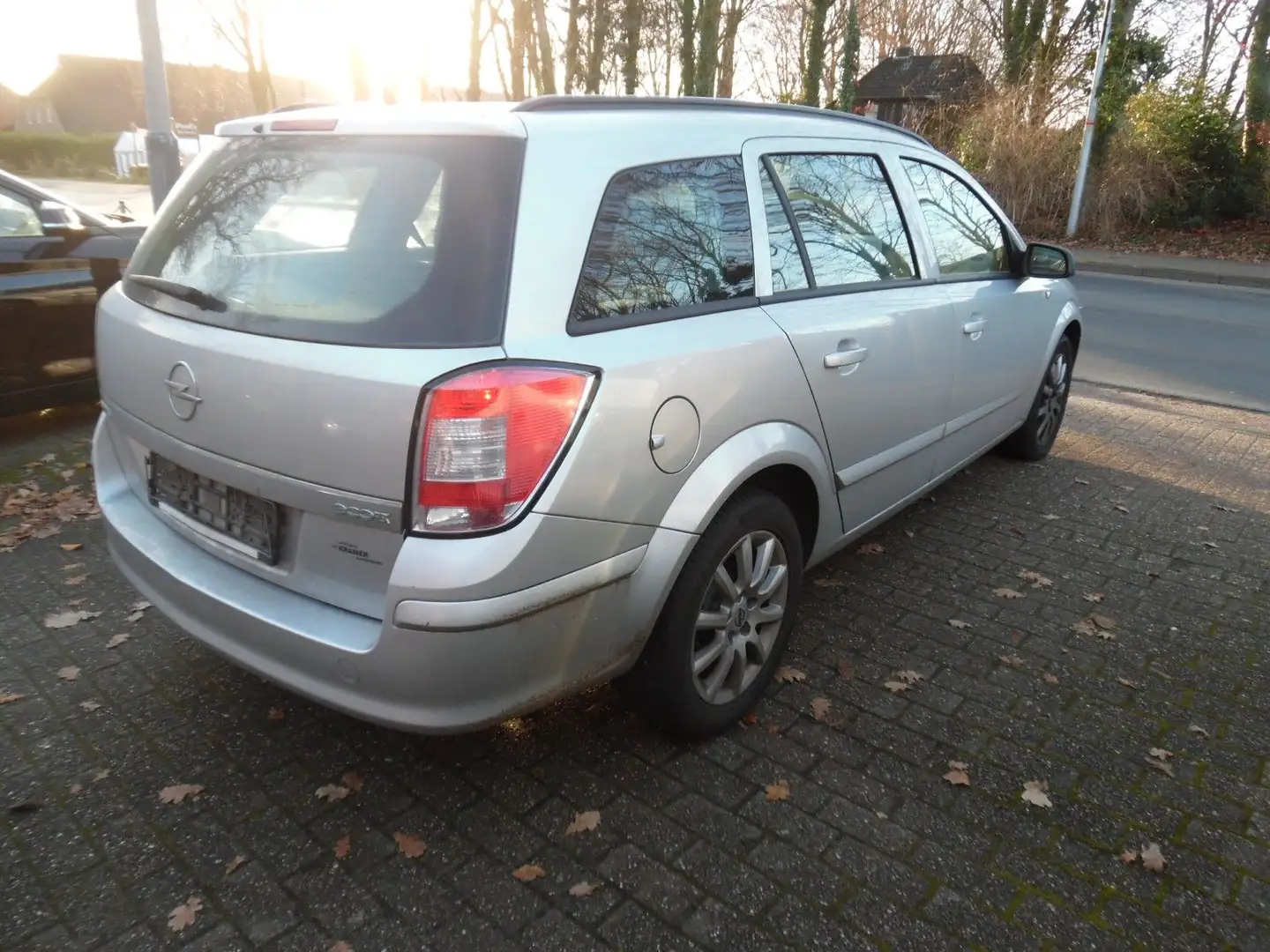 Opel Astra H Caravan Edition Silber - 2