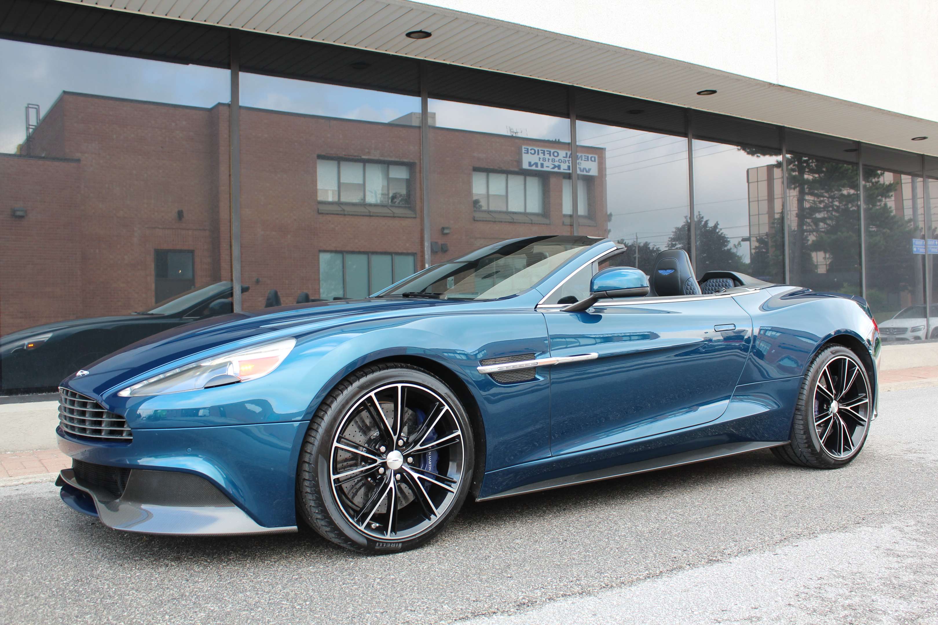 2014 Aston Martin Vanquish VOLANTE - CARBON FIBER SPORTS PKG - BANG&OLUFSEN