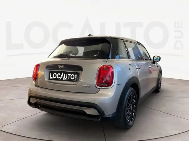 Mini Hatch view 4
