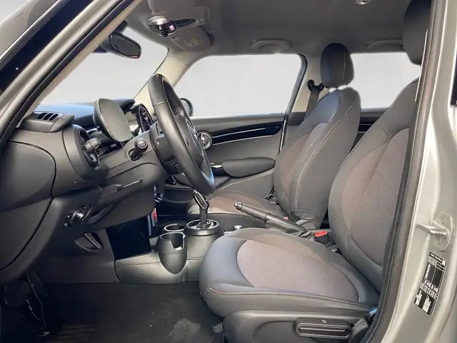 Mini Hatch view 7