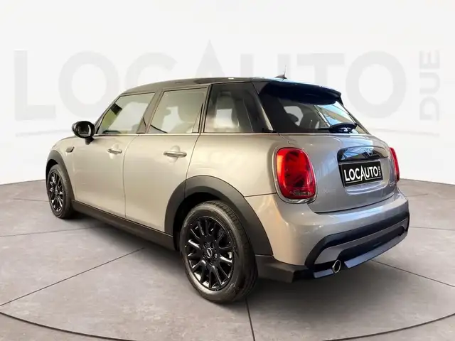 Mini Hatch view 5