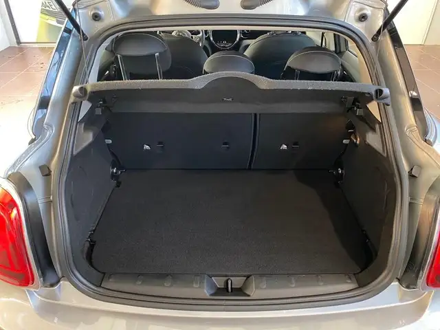 Mini Hatch view 9