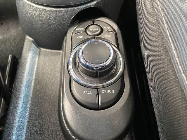 Mini Hatch view 13