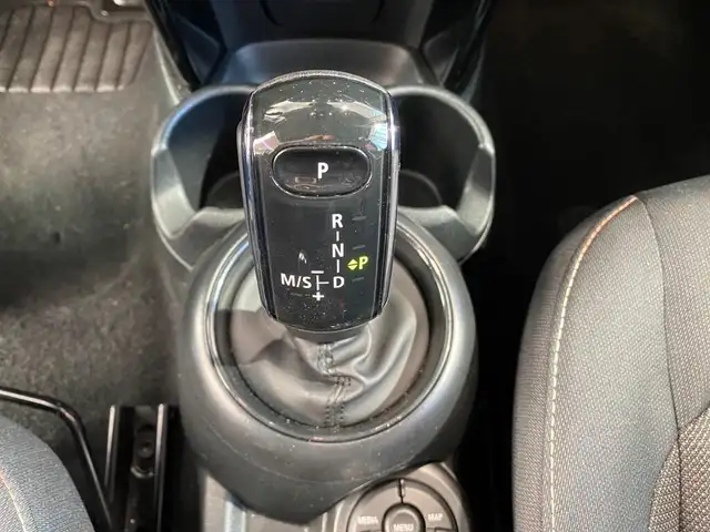 Mini Hatch view 12