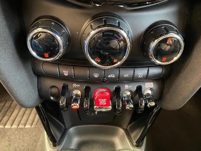 Mini Hatch view 11