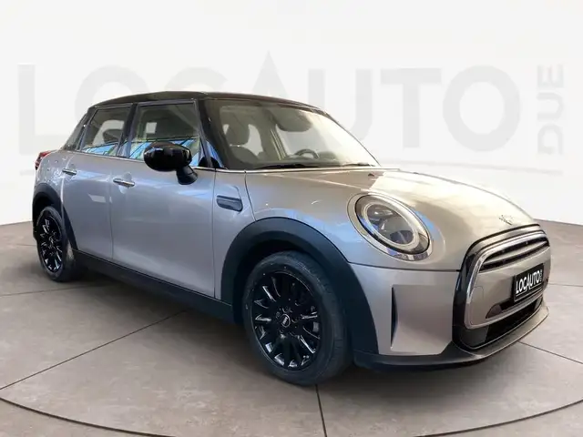 Mini Hatch view 3