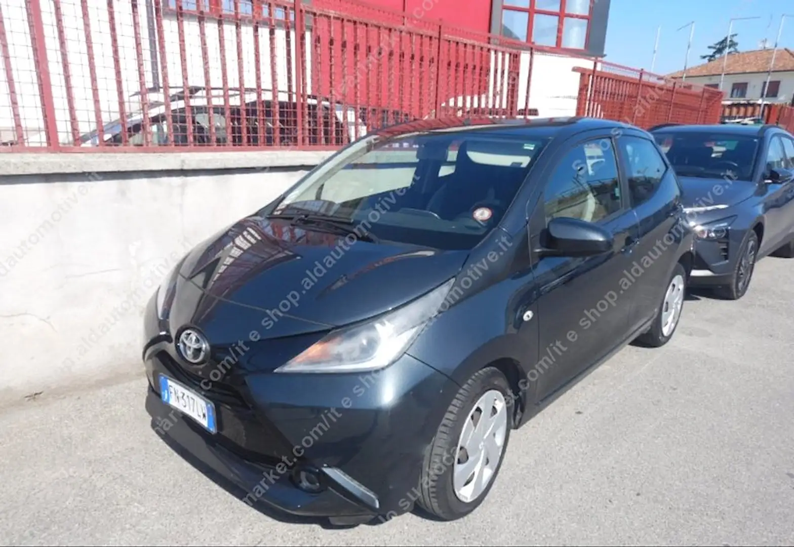 Toyota Aygo 1.0 5p X-Play AUT RetroCam RETROCAM IVA DEDUCIBILE Grigio - 1