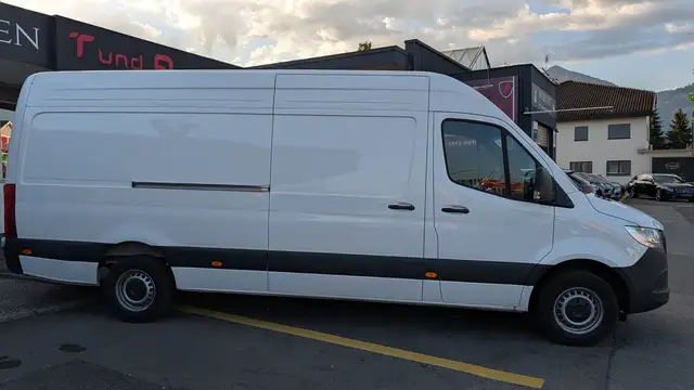 Mercedes-Benz Sprinter view 5
