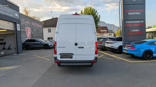 Mercedes-Benz Sprinter view 7