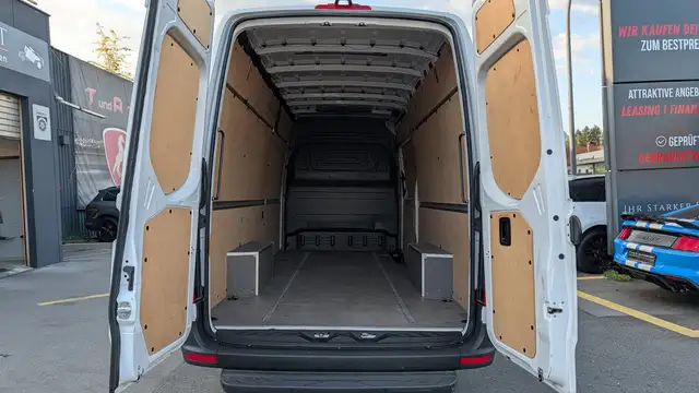 Mercedes-Benz Sprinter view 11
