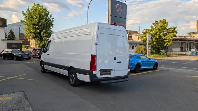 Mercedes-Benz Sprinter view 6