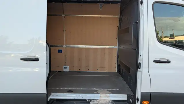 Mercedes-Benz Sprinter view 10