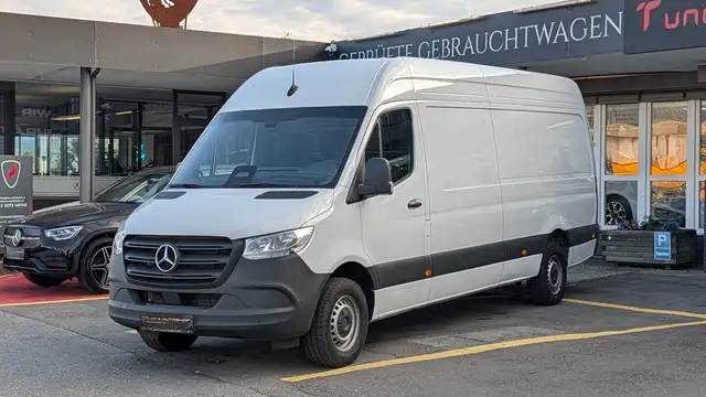 Mercedes-Benz Sprinter view 3