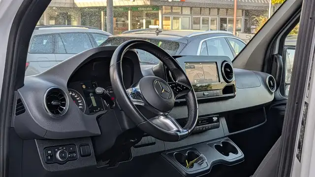 Mercedes-Benz Sprinter view 15