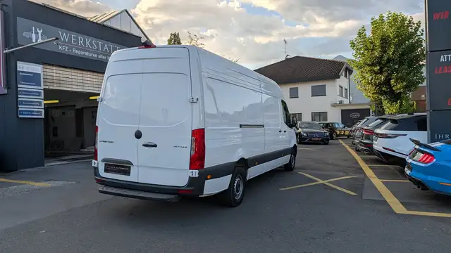 Mercedes-Benz Sprinter view 8
