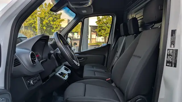 Mercedes-Benz Sprinter view 14