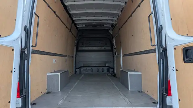 Mercedes-Benz Sprinter view 12
